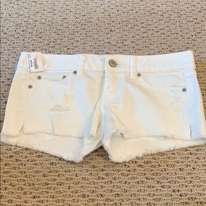 american eagle plain white denim distressed shorts